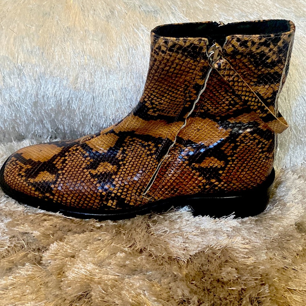 Topshop bootie!  Animal snake print, leather upper.  Zippered sides.